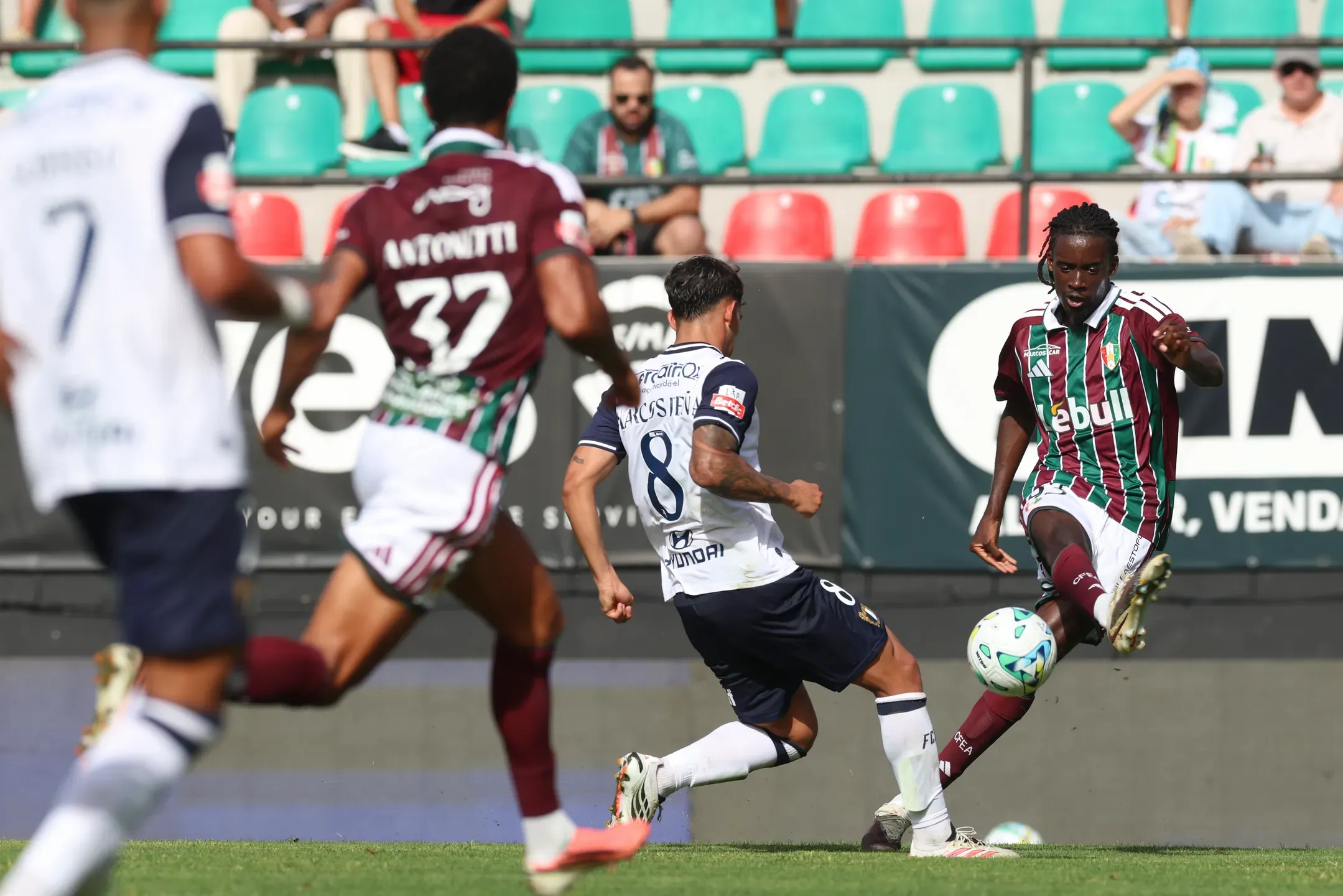 Famalicão e Estrela da Amadora voltam a empatar na Reboleira